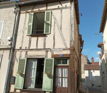 Chatillon-Coligny House | Maison Belle Croix
