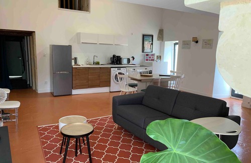 Vaudelnay House | Maison Bellecour: Shared Terrace, Garden & Wi-Fi in Vaudelnay