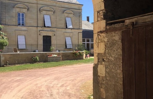 Vaudelnay House | Maison Bellecour: Shared Terrace, Garden & Wi-Fi in Vaudelnay