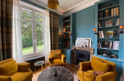 Chartres House | Maison Blanche Chartres - 5* guest house