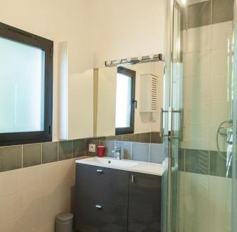 Quartier des Espesses House | Maison Blanche