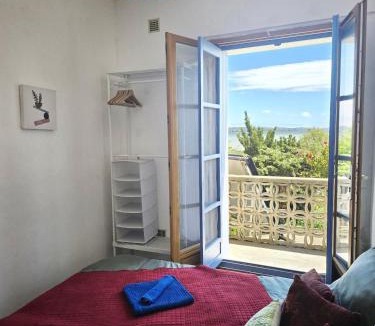 Bages House | Maison bleu avec vue mer, étang & Pyrénées