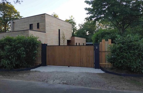 Saint-Denis-en-Val House | Maison bois architecte piscine spa près de la Loire