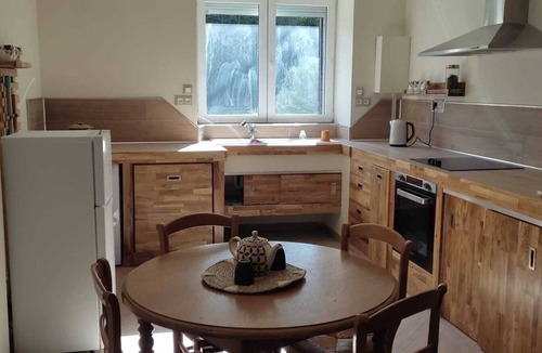 Asperjoc House | Maison Bord de la Volane , Accès Privé à la Rivière Pour Baignade