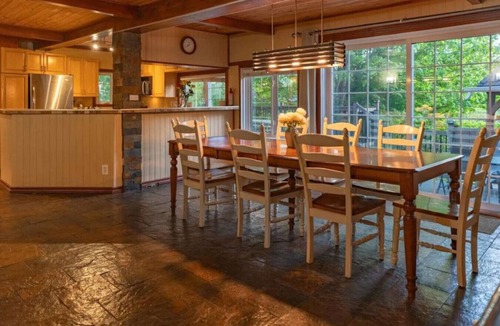 Saint-Calixte House | Maison bord de Lac 1h de Mtl, Spa, Foyer