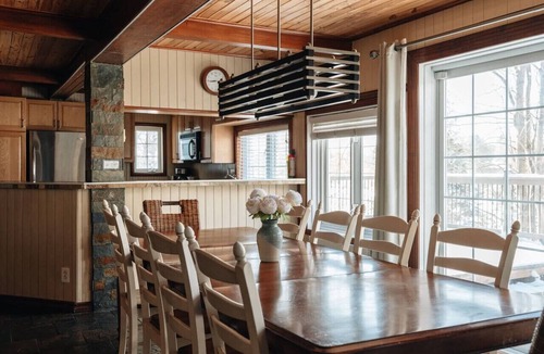 Saint-Calixte House | Maison bord de Lac 1h de Mtl, Spa, Foyer