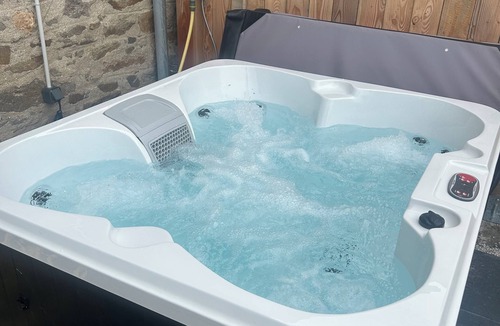 Pleudihen-sur-Rance House | Maison bord de rance, jacuzzi and petanque court