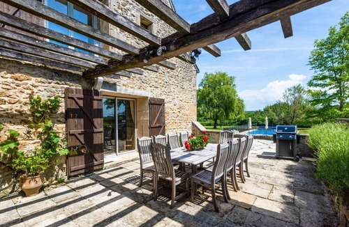 Moulins Engilbert Villa | Maison Bourguignonne