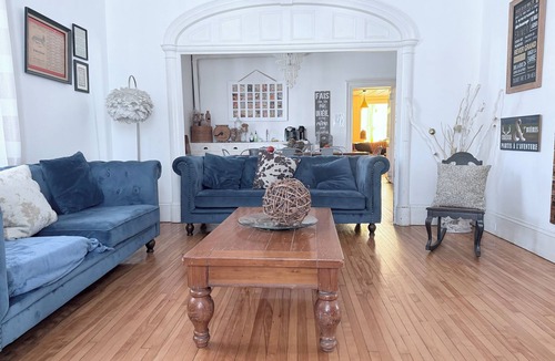 Mauricie House | Maison Jacques: on the Sainte-Anne River