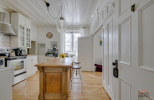 Mauricie House | Maison Jacques: on the Sainte-Anne River