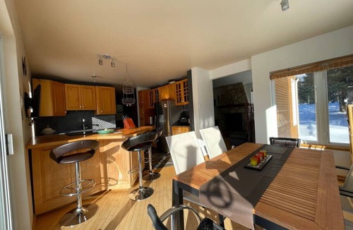 Saint-Brigitte-de-Laval House | Maison isolée et chaleureuse dans la montagne.