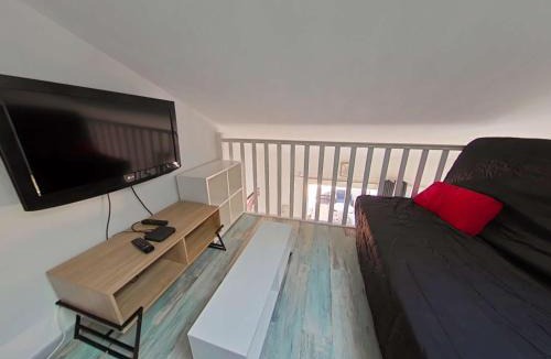 Leucate Apartment | Maison cabine mezzanine 4 couchages PORT LEUCATE NATURISME PL070-073