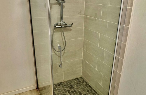 Saint-Fromond House | Maison Calme de 3 Chambres. Idéal Pour Pour les Familles