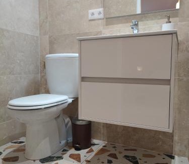 Chateaudun-Bannier House | Maison calme et familiale avec cour, 3 chambres, 3 salles de bains à 10 min à pied de la gare
