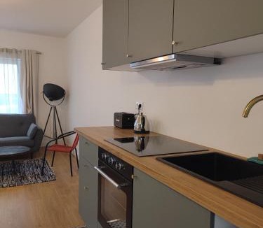 Chateaudun-Bannier House | Maison calme et familiale avec cour, 3 chambres, 3 salles de bains à 10 min à pied de la gare
