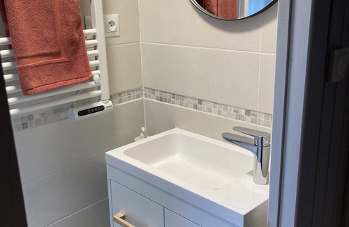 Job House | Maison Calme