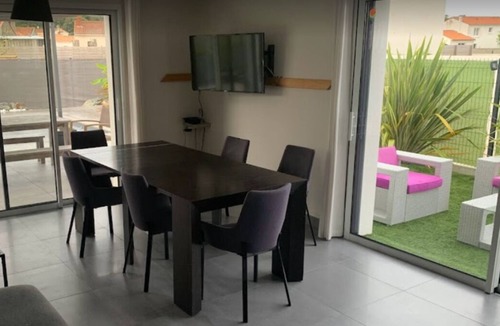 Les Conches House | Maison Calme,8 Pers., Piscine Privative Chauffée,2 kms Plage