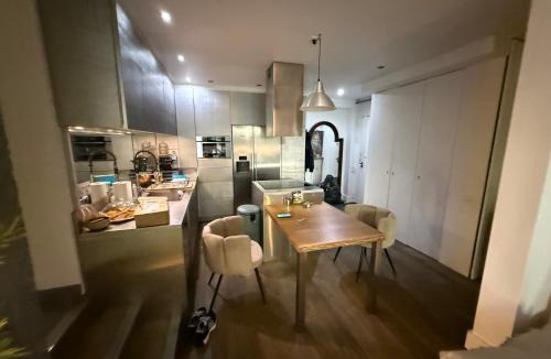 16th Arrondissement Apartment | Maison campagne