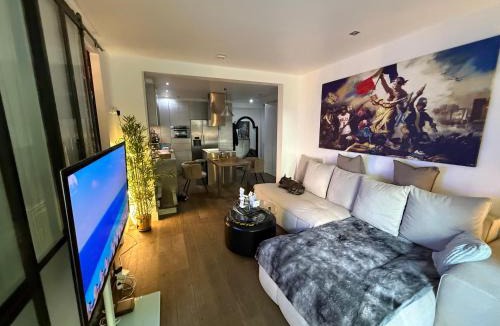 16th Arrondissement Apartment | Maison campagne