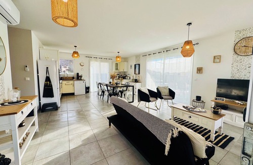 Theuville House | Maison Campagne Meublée Tourisme * * * 15 min from Chartres with Jacuzzi