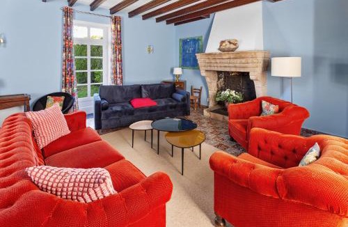 Les Landes-Genusson House | Maison Caron Jardin, spacieuse et familiale