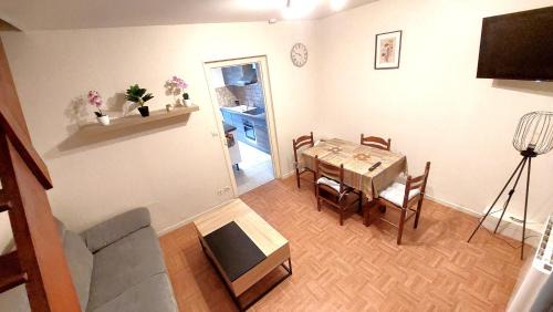 Nogent-sur-Vernisson Apartment | Maison centre ville