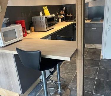 Saint-Pierre-Eglise House | Maison chaleureuse parking privé proche de la mer