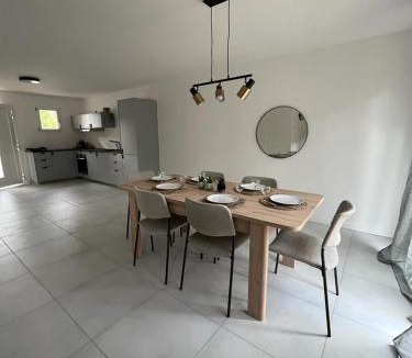 Saint-Genis-Laval House | Maison chaleureuse 1