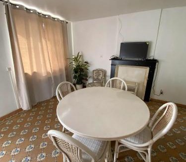 Audignies House | Maison chaleureuse à Audignies avec stationnement privé