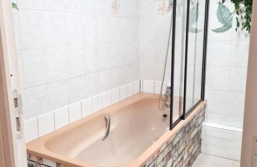 Deville House | Maison chaleureuse à Deville avec terrasse et parking gratuit