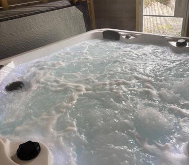Jaunay-Marigny House | maison chaleureuse ,avec piscine, spa, Futuroscope