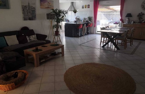 Cournonsec House | Maison Chaleureuse Dans le Sud