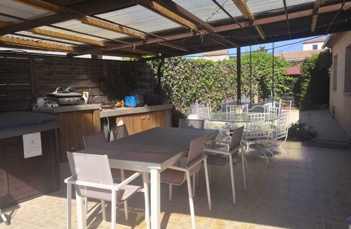 Cournonsec House | Maison Chaleureuse Dans le Sud