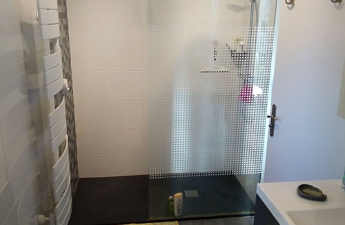 Sautron House | Maison Chaleureuse Dans un Écrin de Verdure