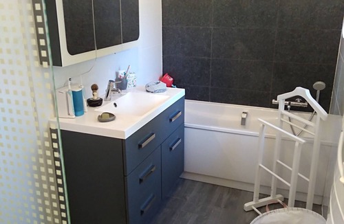 Sautron House | Maison Chaleureuse Dans un Écrin de Verdure