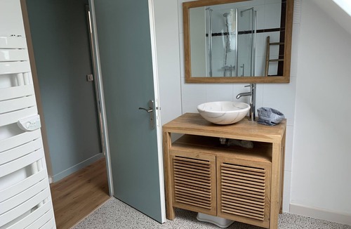 Sautron House | Maison Chaleureuse Dans un Écrin de Verdure