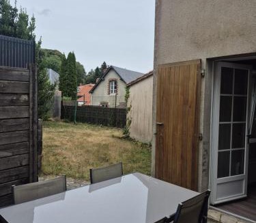 Pouzauges House | Maison chaleureuse et calme avec parking à Pouzauges