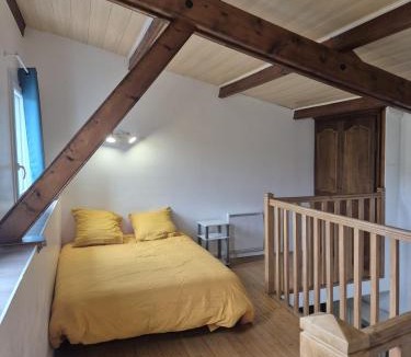 Pouzauges House | Maison chaleureuse et calme avec parking à Pouzauges