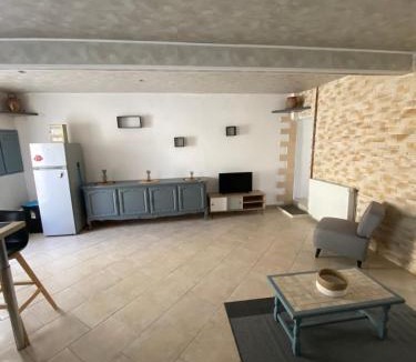 Saint-Savinien House | Maison chaleureuse en pleine campagne
