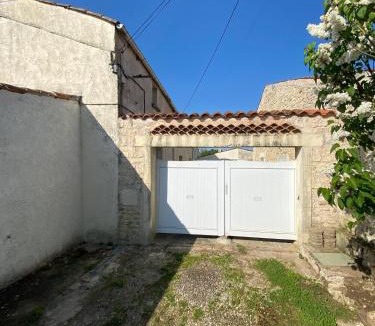 Saint-Savinien House | Maison chaleureuse en pleine campagne