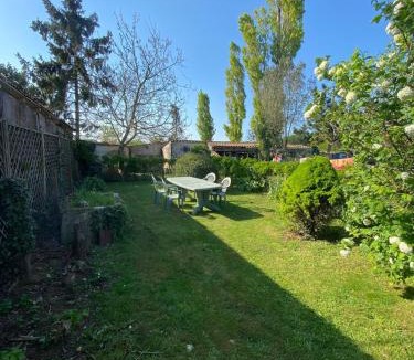 Saint-Savinien House | Maison chaleureuse en pleine campagne