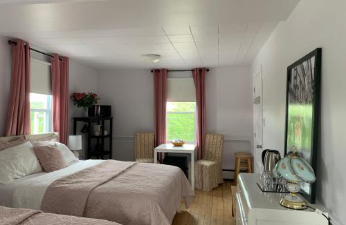 Grandes-Bergeronnes House | Maison Charles Edmond