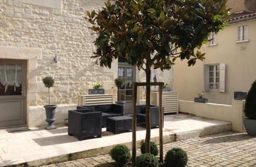 Chalais House | Maison Charles Maurice