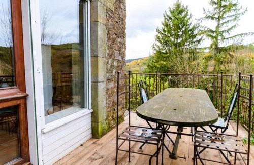 Faugeres House | Maison charmante à Faugères avec vue sur la montagne