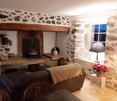 Lanarce House | Maison charmante à Lanarce avec vue sur la montagne, jacuzzi.