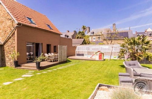 Pontorson House | Maison charmante à Pontorson avec piscine partagée