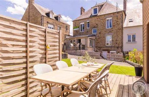 Pontorson House | Maison charmante à Pontorson avec piscine partagée