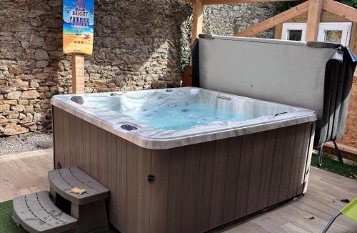 Sains House | Maison charmante près de Sains avec spa et jardin clos