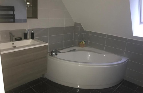 Cures House | Maison chez le particulier