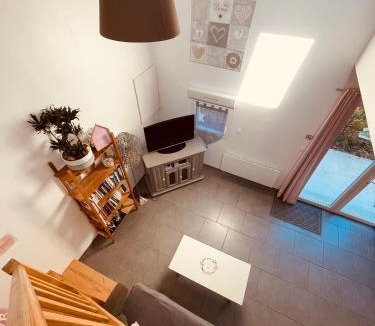 Saint-Lambert-des-Levees House | Maison Chez Marguerite